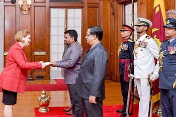 රාජ්ය තාන්ත්රිකයින් 5ක් අක්තපත්ර භාරදෙයි