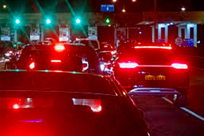 අධිවේගයේ ජා-ඇළ සහ කටුනායක පිටවීම් අසල දැඩි රථවාහන තදබදයක්