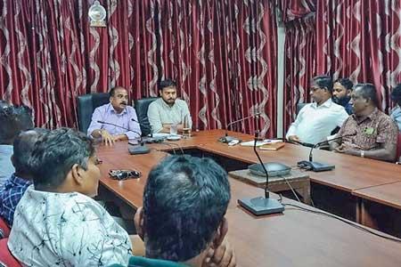 ආරක්ෂක නි.ඇමති ත්රිකුණාමලයේ ගැටලු පිළිබඳ සාකච්ඡාවක