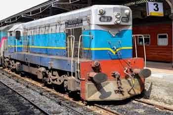 පොසොන් පොහොය වෙනුවෙන් අනුරාධපුරය සහ මිහින්තලේ දක්වා විශේෂ දුම්රිය සේවාවක්