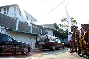 මියගිය බන්ධනාගාර නිලධාරීන්ගේ දේහයන් වැලිකඩට