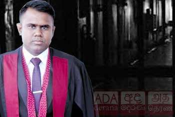 එල්ලුම්ගහ පෙනි පෙනී උපාධි පිට උපාධි ගත් ඉන්දික