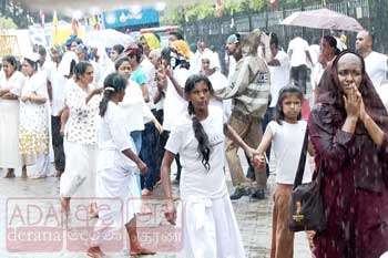 මහනුවරට මහ වැසි...