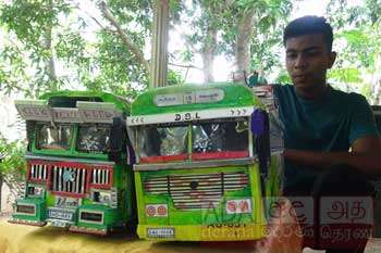 ලස්සන බස් දෙකකට හිමිකම් කියන පාසල් සිසුවා