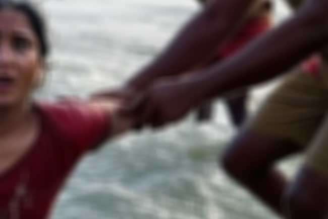 කාන්තාවකගේ දිවි බේරූ පොලීසිය