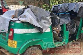 ත්‍රිරෝද රථයක් අඩි 100ක ප්‍රපාතයට - සිව්දෙනෙකුට බරපතළයි