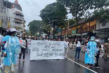දළඳා පෙරහැර සමයේ දළඳා මාලිගාව අවට පරිසරය පිරිසිදුව තබා ගැනීමේ වැදගත්කම ගැන පාගමනක්