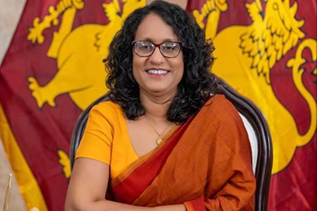 අගමැති හරිනි චීනය බලා පිටත්ව යයි