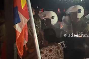 ත්‍රිකුණාමලයේ බුදු පිළිමයක් පොලීසියෙන් ඉවත් කිරීමේදී උණුසුම් තත්ත්වයක්