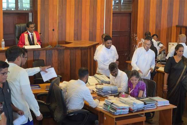 ගාල්ල මහ නගර සභාවේ උණුසුම් තත්ත්වයක්