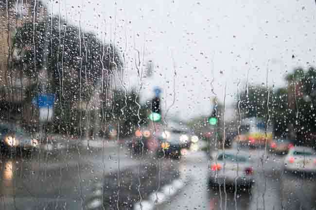 ප්‍රදේශ කිහිපයකට හවසට ගිගුරුම් සහිත වැසි