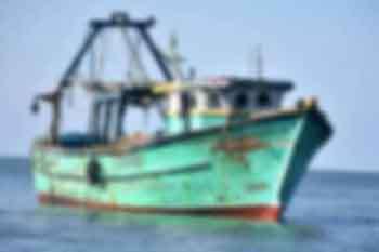 මත්ද්‍රව්‍ය ප්‍රවාහනය කළ බවට සැක බහුදින ධීවර යාත්‍රාවක් නාවික හමුදා භාරයට