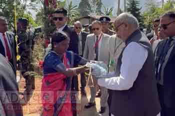 ඉන්දීය උප ජනපති නුවරඑළිය සීතාඅම්මන් කෝවිල වැඳපුදා ගනියි