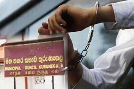 මාලිමාවට බලය හිමි කුරුණෑගල මහනගර සභාවේ නි. නගරාධිපති අල්ලස් ගනිද්දී අත්අඩංගුවට