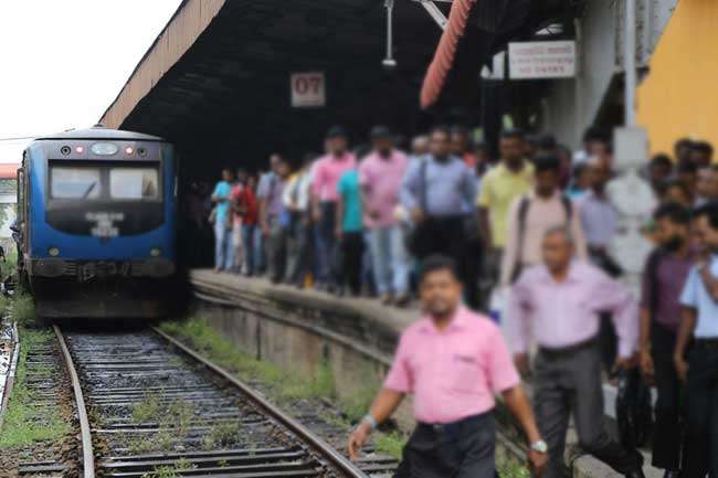 දුම්රිය ගමන් වාර 420 සිට 200ට බහී