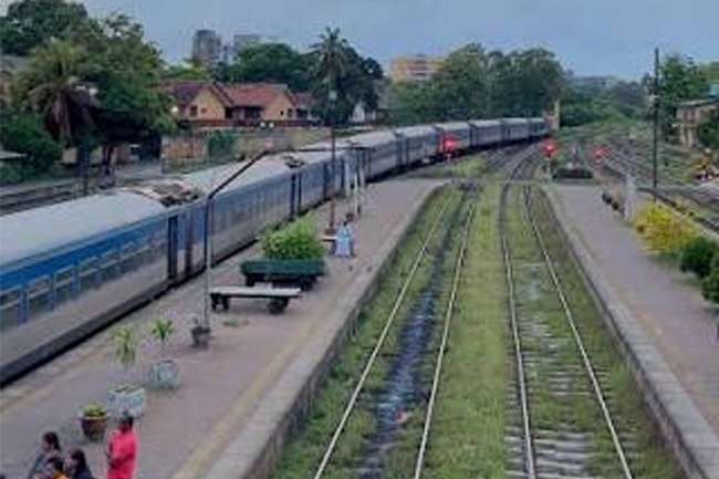 බලවේග කට්ටල හිඟයෙන් KKS නගරාන්තර සීඝ්‍රගාමී දුම්රිය දින 4කට සීමා වෙයි