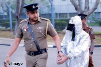 රතු නිවේදන නිකුත් කර තිබූ සමිට්පුර චතු දිවයිනට රැගෙන එයි