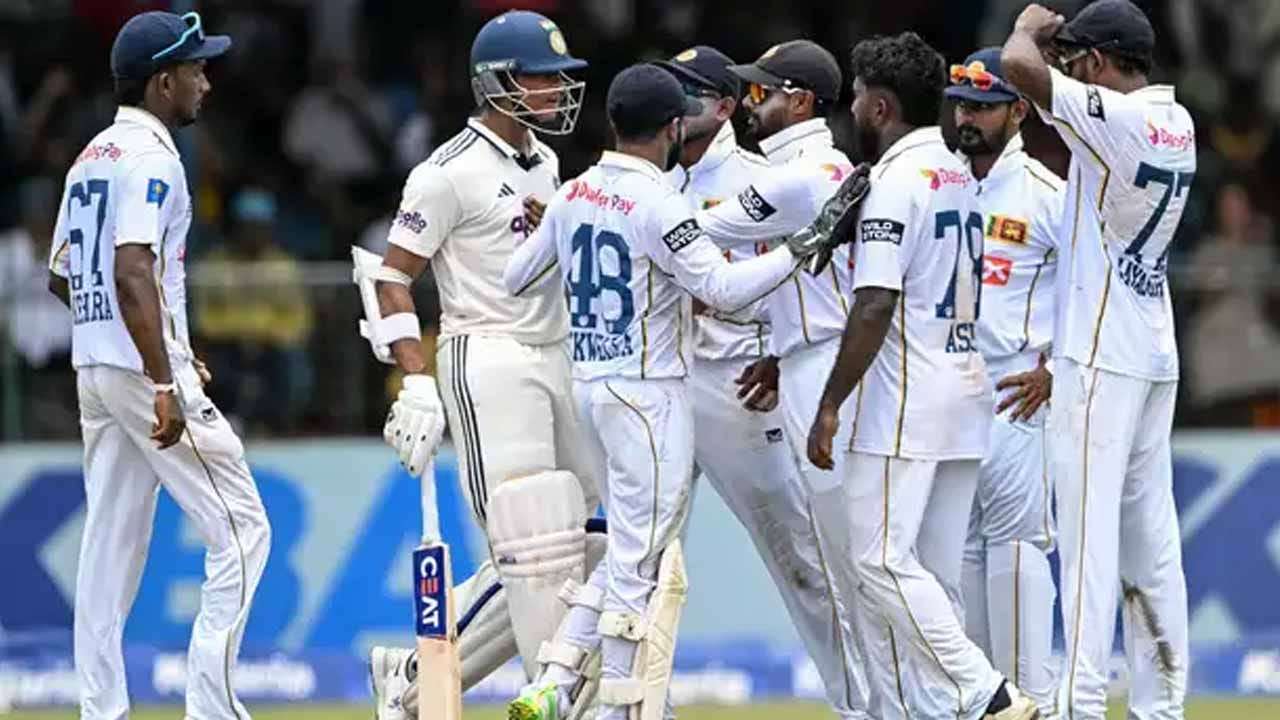 ගැටුමක් ඇති කරගත් ජයිෂ්වාල්ට සහ අසිතට දඩයක්