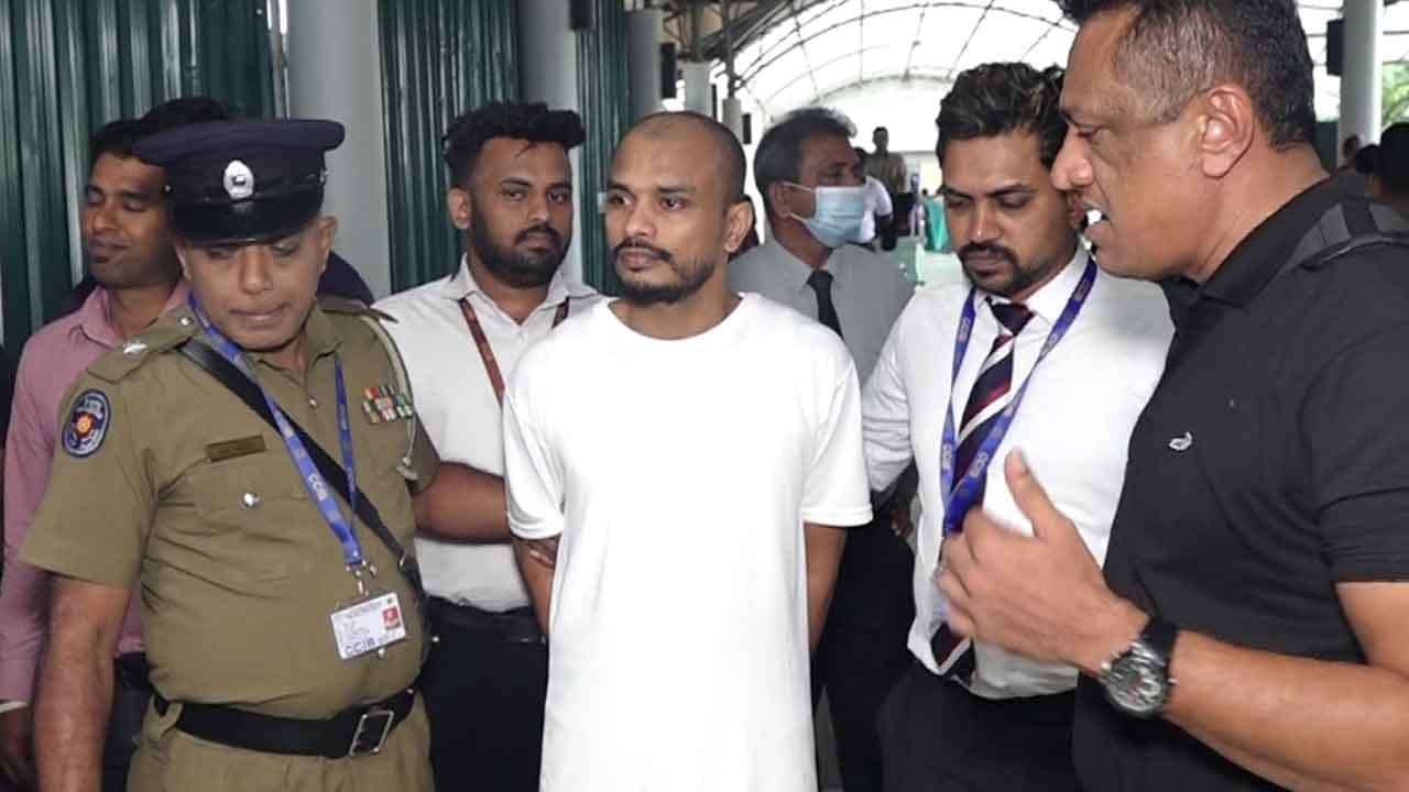 ඩුබායි සිට මෙරටට රැගෙන ආ බස් ලලිත්ගේ පාපොච්චාරණය