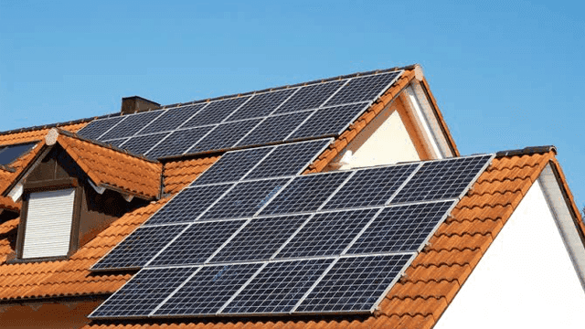 වහළ මත සවිකර ඇති 300KWට වැඩි සූර්ය පැනල ක්‍රියාවිරහිත කරයි