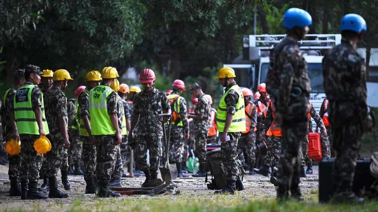 නේපාලයේ ඛේදවාචකය - උමගක සිරවූ 100කට වැඩි පිරිසක් බේරාගැනීමේ මෙහෙයුම්