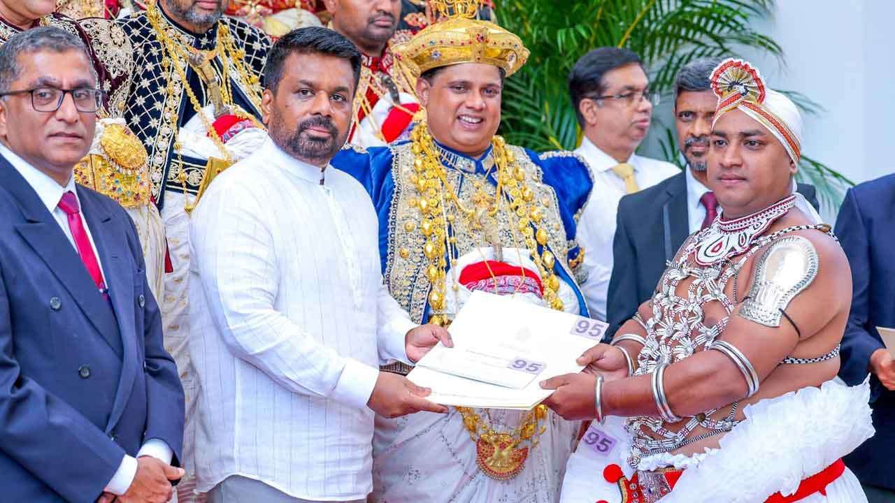 පෙරහැර නතර කිරීම් ගැන දේශපාලන වේදිකාවේ තවත් කතා එපා - ජනපති