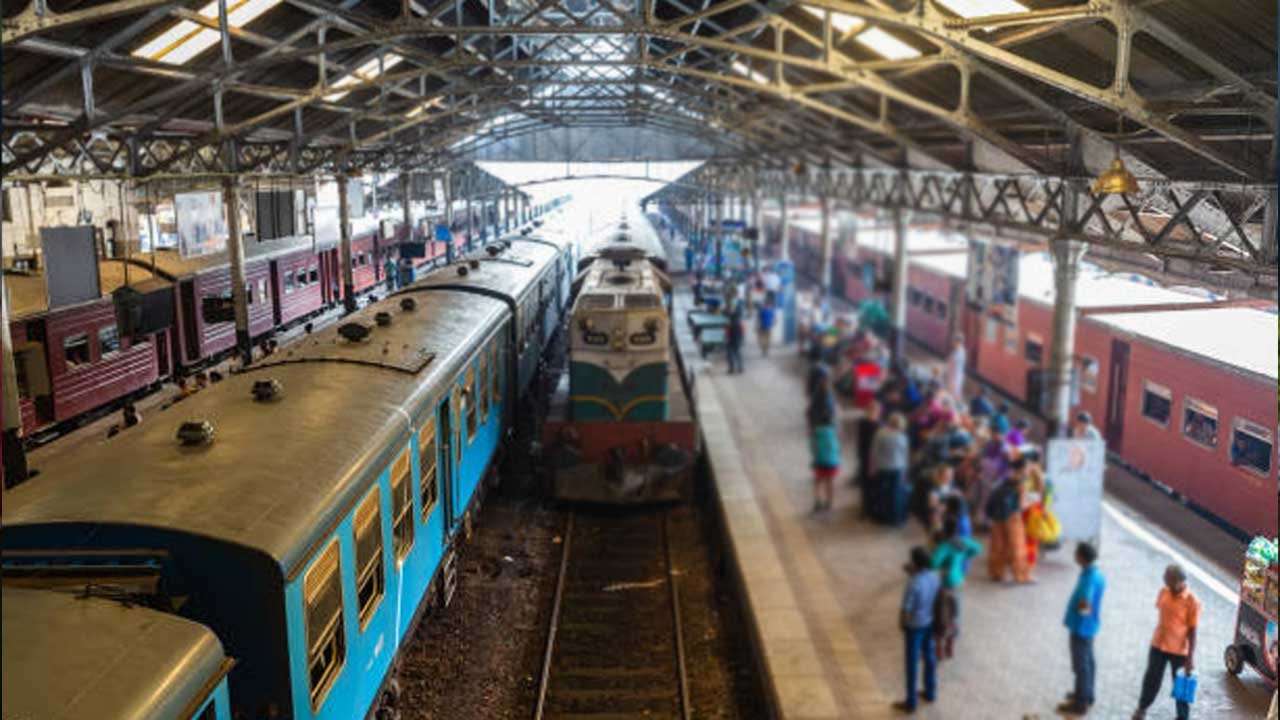 බලවේග කට්ටල හා එන්ජින් හිඟයෙන් දුම්රිය ගමන් වාර 04ක් අවලංගුයි?