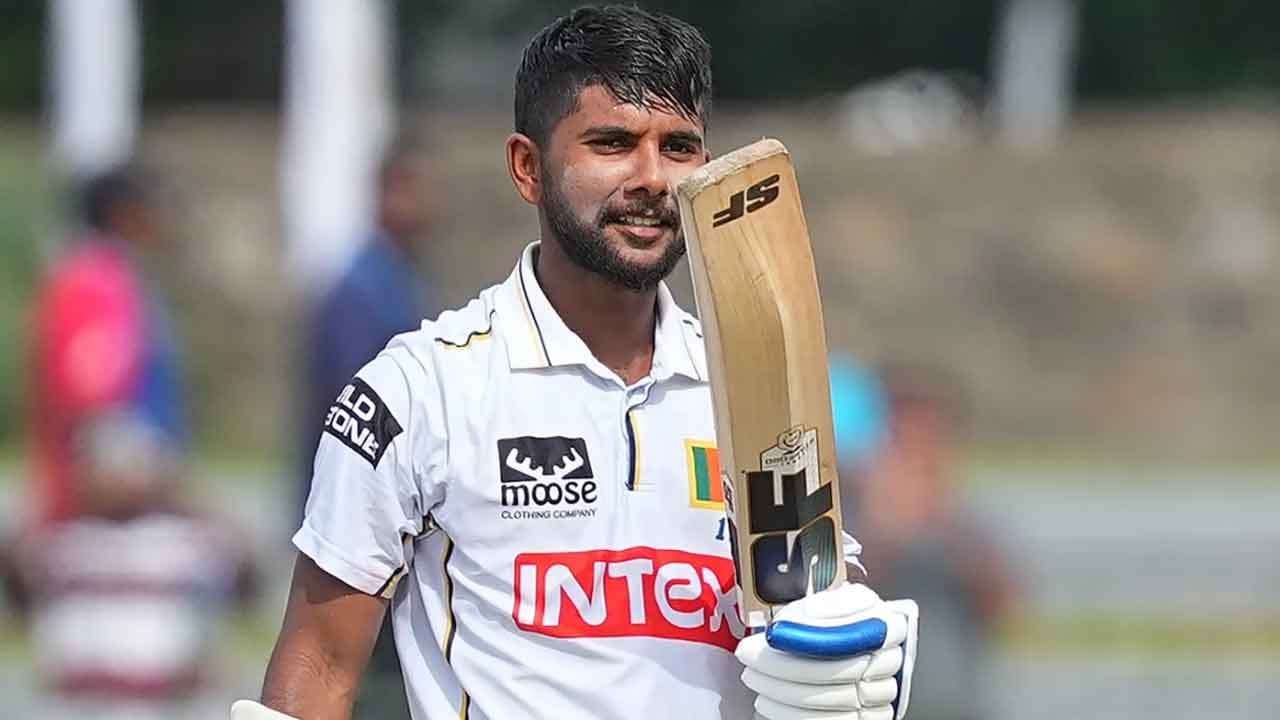 ටෙස්ට් පිතිකරුවන් අතර සොනාල් තවදුරටත් ඉදිරියට