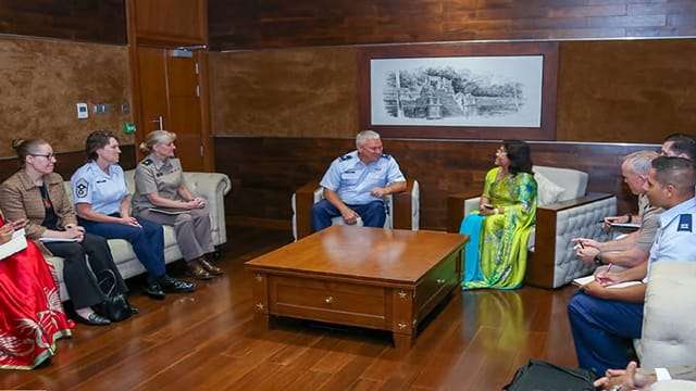 අමෙරිකානු මොන්ටානා ජාතික ආරක්ෂක බලකායේ නියෝජිත පිරිසක් ආරක්ෂක අමාත්‍යාංශයට