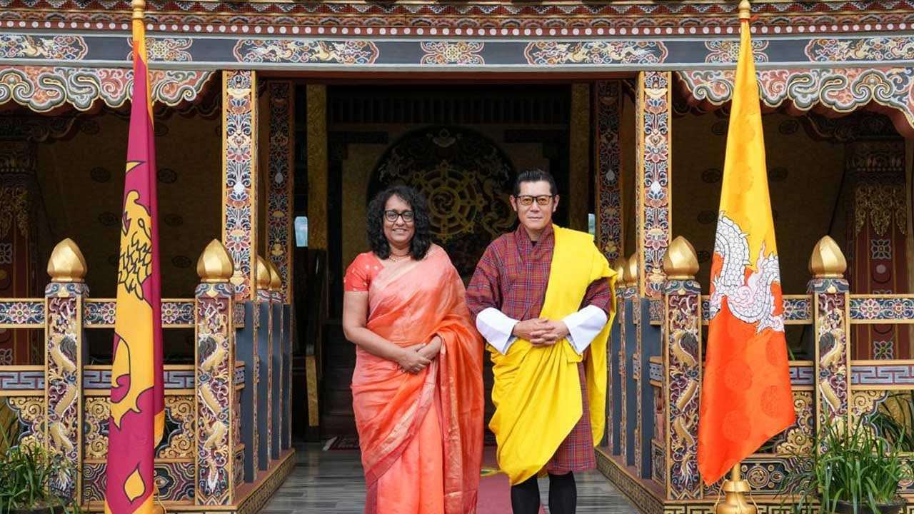 අග්‍රාමාත්‍ය හරිනි සහ භූතානයේ වංචුක් රජු අතර හමුවක්