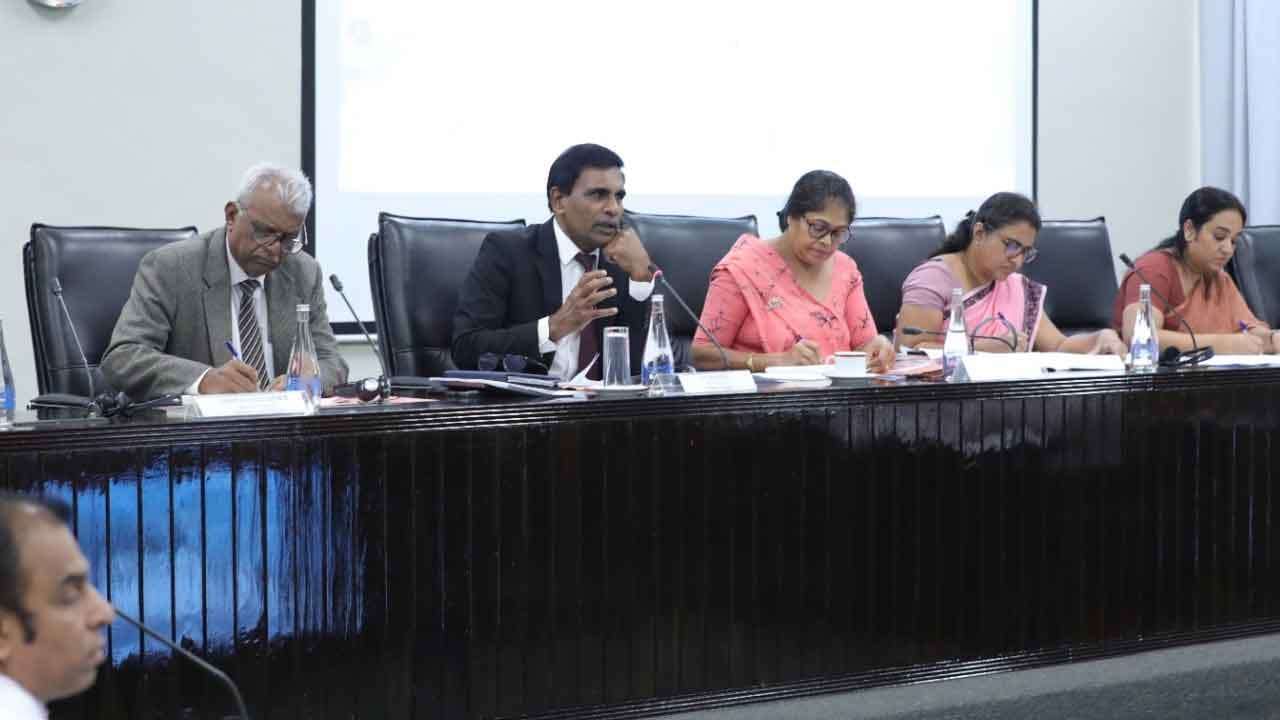 මහජන ආරක්ෂාව සහ පොලිස් කාර්යක්ෂමතාව ඉහළ නැංවීමට උපදේශක කාරක සභාවේ අවධානය