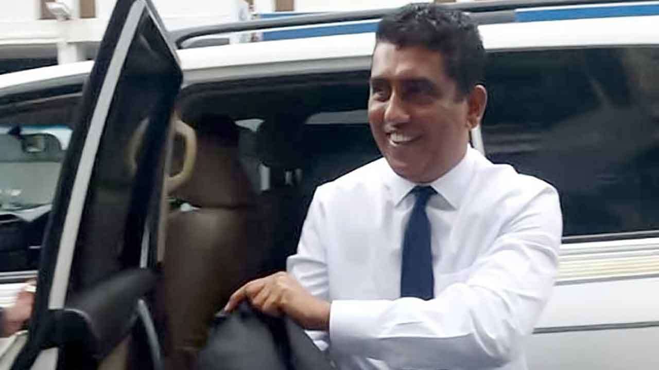 ජොන්ස්ටන් අල්ලස් කොමිසම හමුවට