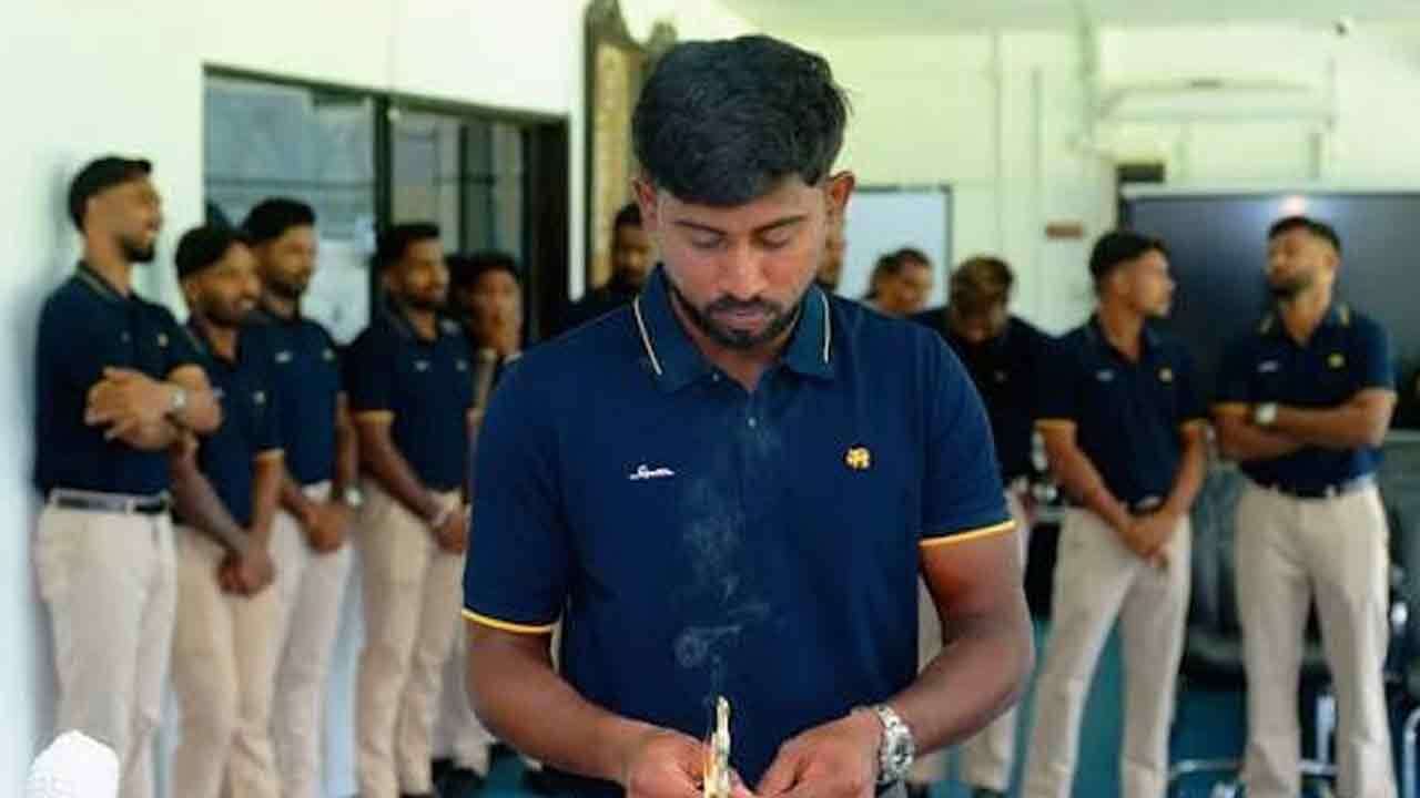 ශ්‍රී ලංකා ක්‍රිකට් කණ්ඩායම එංගලන්තය බලා පිටවයයි 