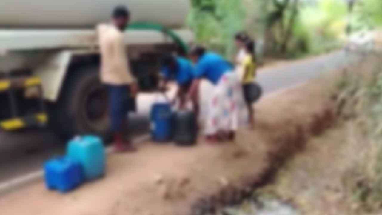 වියළි කාලගුණයෙන් පීඩාවට පත් පිරිසට පානීය ජල බෙදා හැරීම තවදුරටත් අඛණ්ඩව