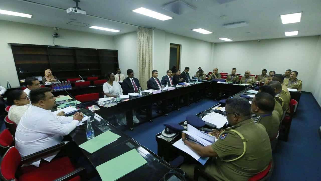 දිට්වා පාර්ලිමේන්තු කාරක සභාවට ගෙන්වූ හිටපු පාර්ලිමේන්තු මන්ත්‍රී