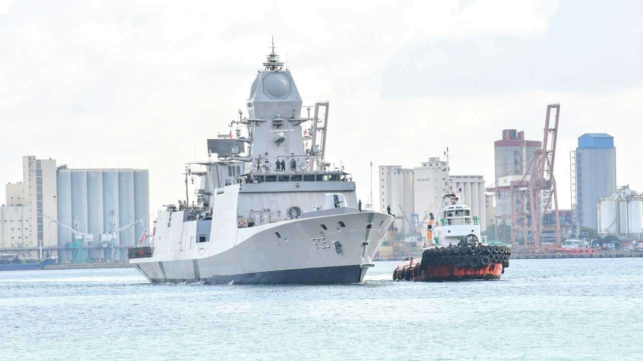 ඉන්දීය යුද නැවක් කොළඹට