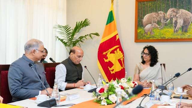 අග්‍රාමාත්‍යවරිය සහ ඉන්දීය ආරක්ෂක ඇමති රාජ්නාත් සිං අතර හමුවක්