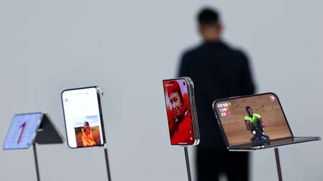 Apple ප්‍රථම වතාවට ගෙන ආ නම්‍යශීලී දුරකථනය
