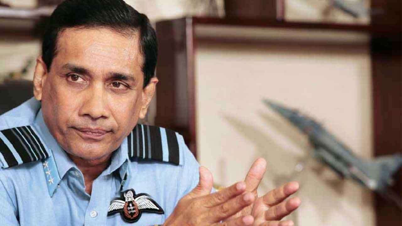හිටපු ගුවන් හමුදාපති රොෂාන් ගුණතිලක FCID කැඳවයි