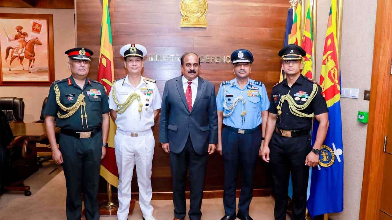  ඉහළ පෙළේ ඉන්දීය ආරක්‍ෂක නියෝජිත පිරිසක් හා ආරක්‍ෂක නියෝජ්‍ය ඇමති අතර හමුවක්