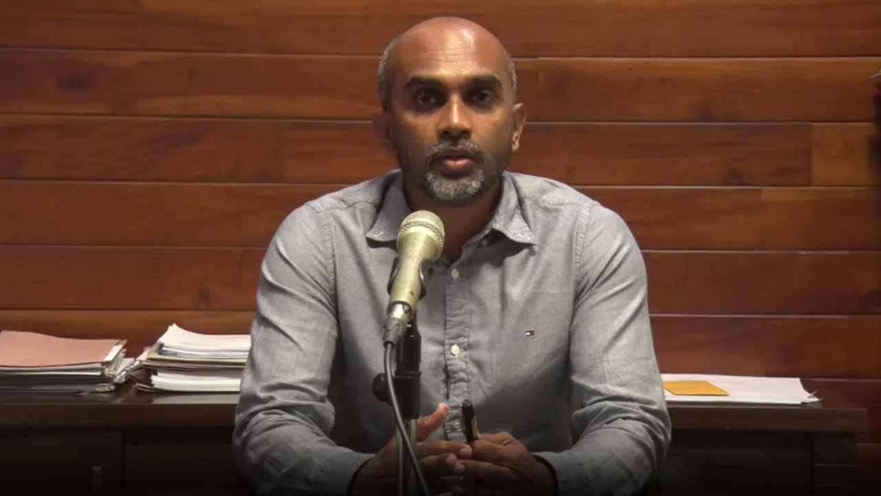 වර්ජනයට එක් නොවූ නිලධාරීන්ට නියෝජ්‍ය ඇමති ප්‍රසන්නගෙන් මල් මිටක්