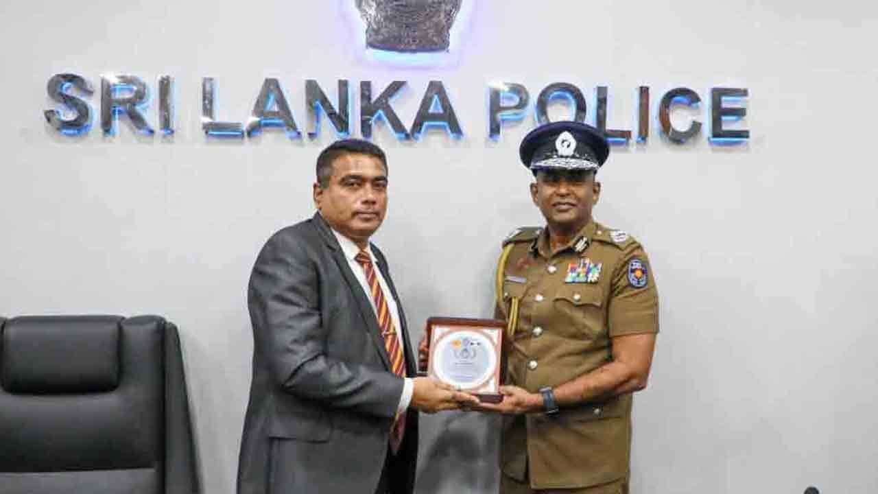 පොලිස් සේවයට සමුදෙන අජිත් රෝහණට පොලිස්පතිගෙන් සුවබර විශ්‍රාම දිවියකට සුබපැතුම්