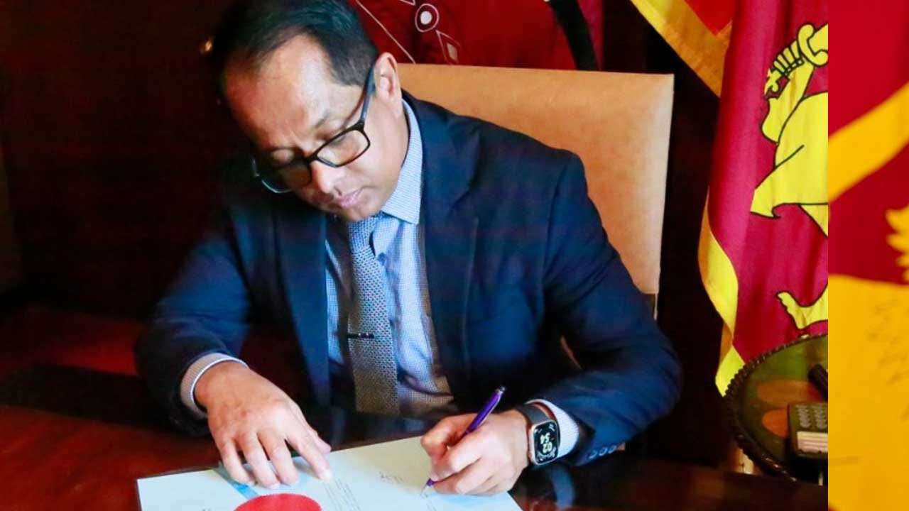 ආරක්ෂක මාණ්ඩලික ප්‍රධානී (ඉවත් කිරීමේ) පනත් කෙටුම්පතට කථානායකගේ සහතිකය