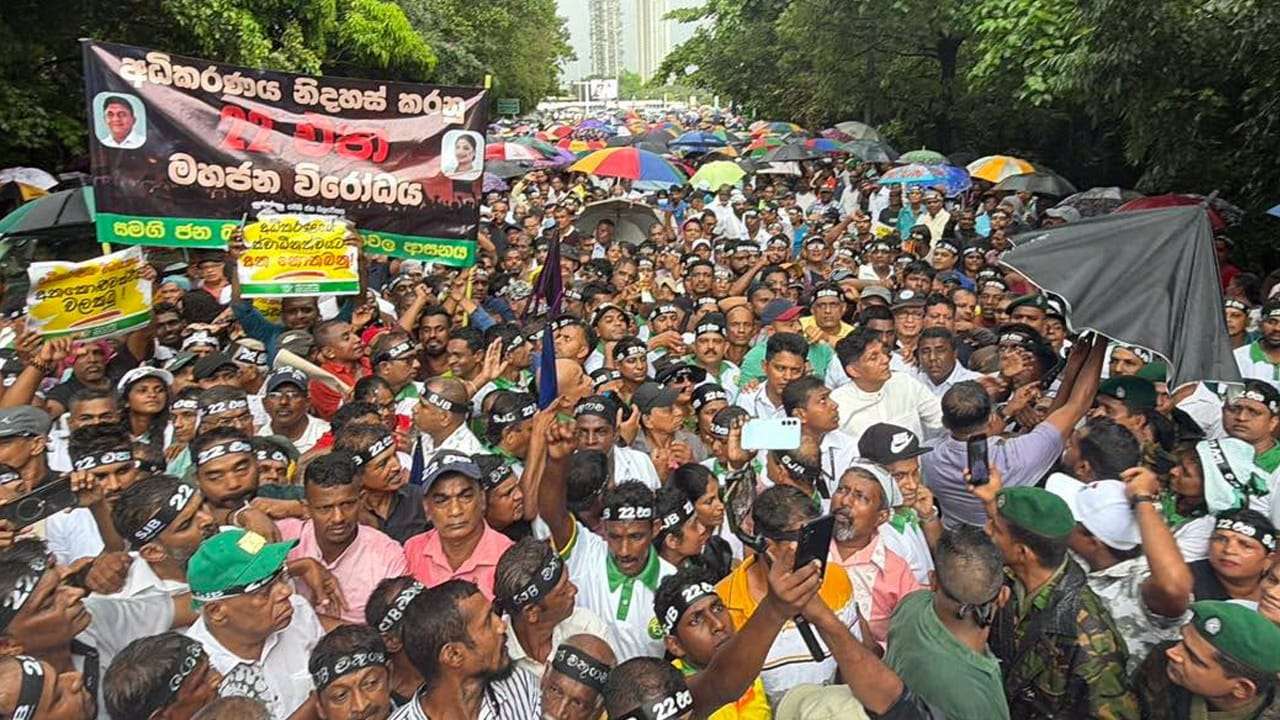 නායකත්වය ගැන සජිත්ට  ප්‍රජාතන්ත්‍රවාදය සුරැකීම සඳහා වන නිදහස් සටන් මධ්‍යස්ථානයෙන් ප්‍රශ්න වැලක්