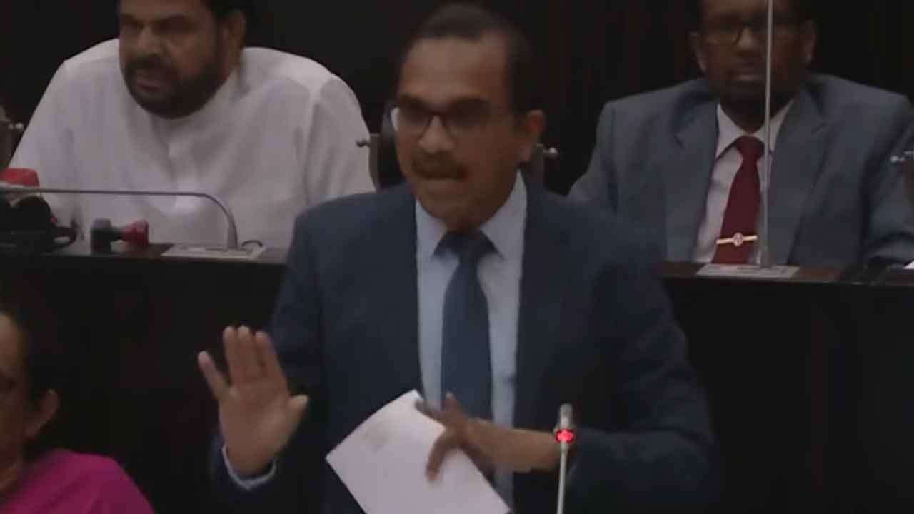 22 ආණ්ඩුක්‍රම ව්‍යවස්ථා සංශෝධනයේදී ආණ්ඩුව තුළ සුළු බෙදීමක් - ඇමති බිමල්