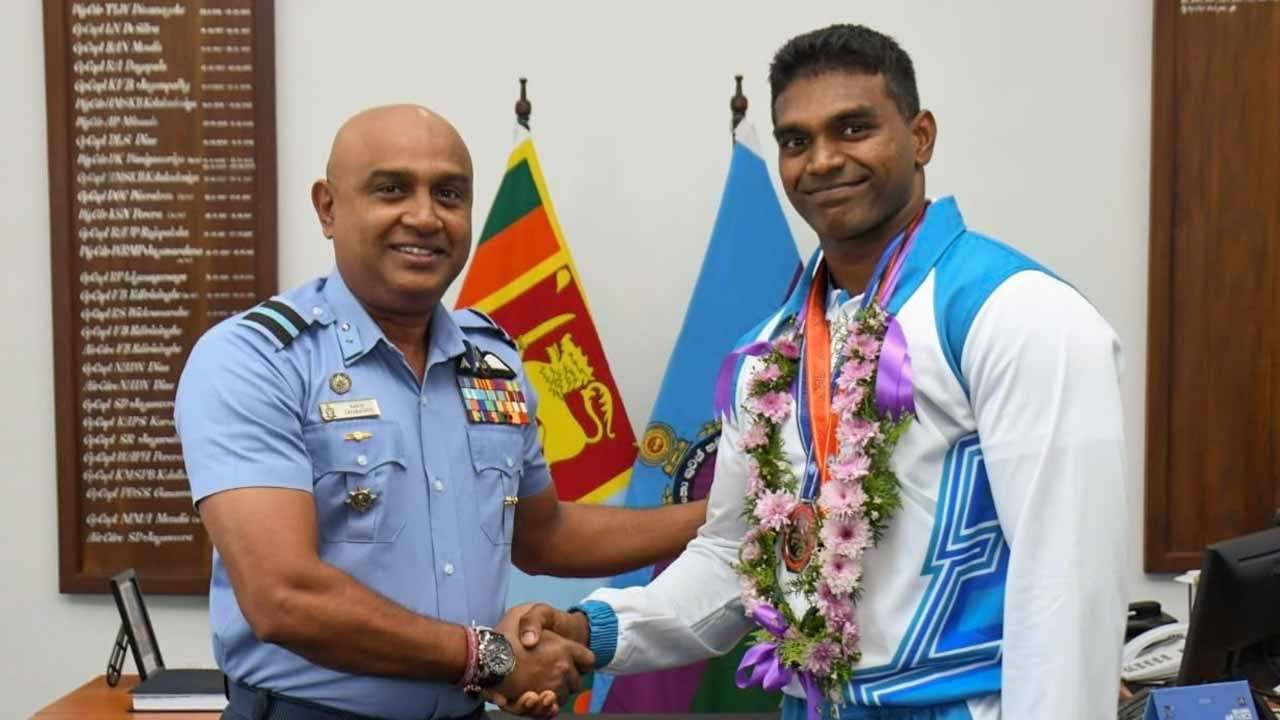ලෝක ස්ට්‍රෙන්ත් ලිෆ්ටින් ශූරතාවලියේ 'හැක් ලිෆ්ට්' ඉසව්වේ ලෝක වාර්තාව ගුවන් හමුදාවේ කෝප්‍රල් දුලිත් දසනායකට
