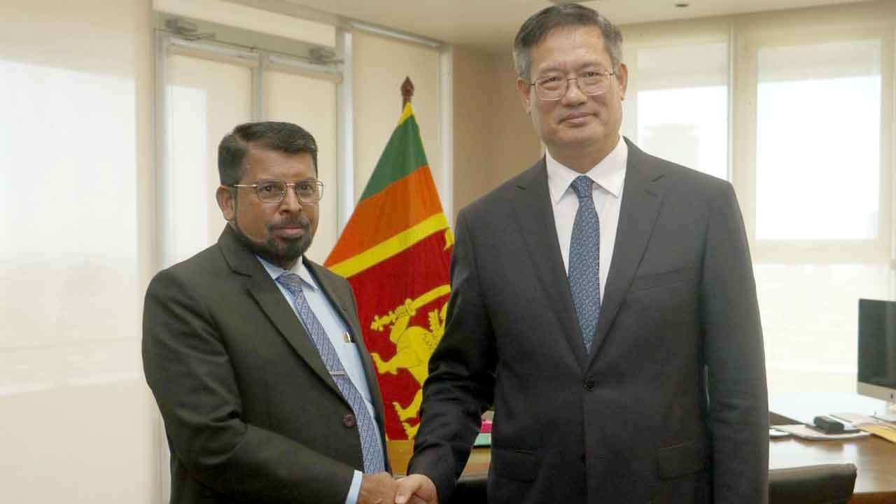 නව චීන තානාපති සහ රාජ්‍ය පරිපාලන ඇමති අතර සාකච්ඡාවක්