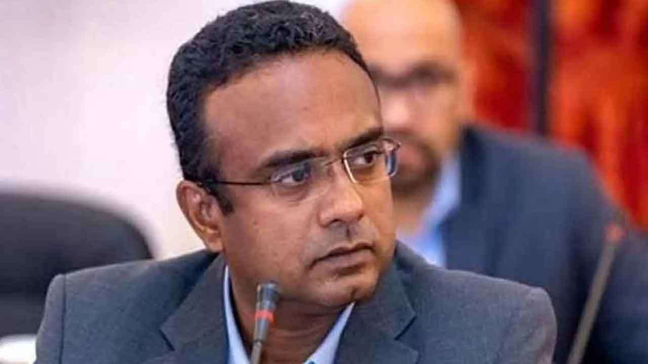 හිටපු ඇමති මනූෂ අල්ලස් කොමිසමට