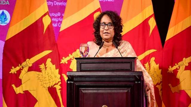 ජනතාව ප්‍රතිලාභීන් පමණක් කරන ක්‍රමයෙන් රජය සම්පූර්ණයෙන්ම බැහැර වෙනවා - අගමැති හරිනි