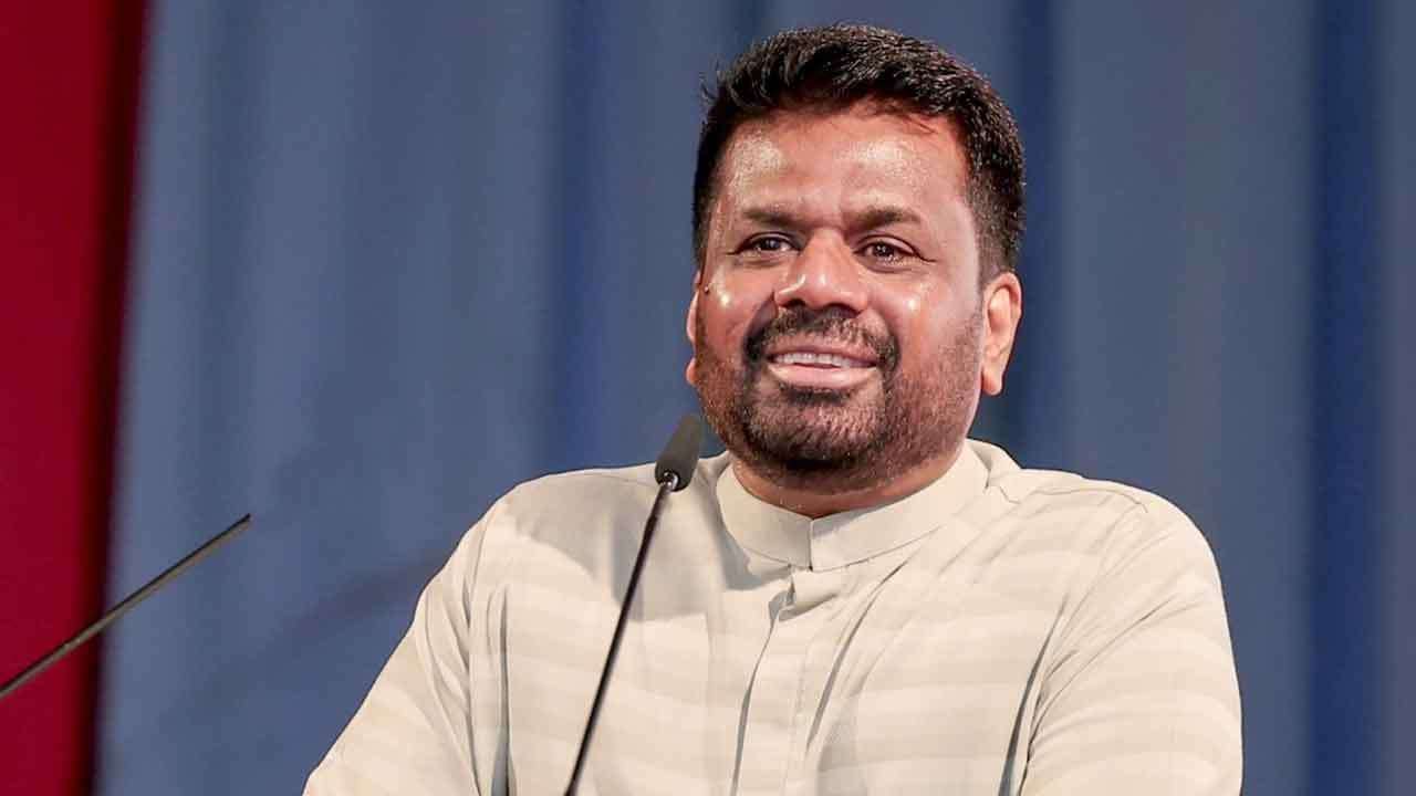 "සමහර අය හිතන් හිටියා නීතිය ඒ අය ගාවට කිට්ටු වෙන්නේ නෑ කියලා - ජනපති.